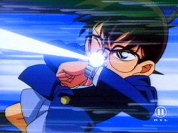Conan setzt seinen Onkel Kogoro außer Gefecht